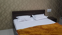 Hotel Holiday Era Lodging - Aurangabad - executive-city-view-room