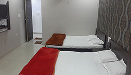 Hotel Holiday Era Lodging - Aurangabad - family-room-view-1